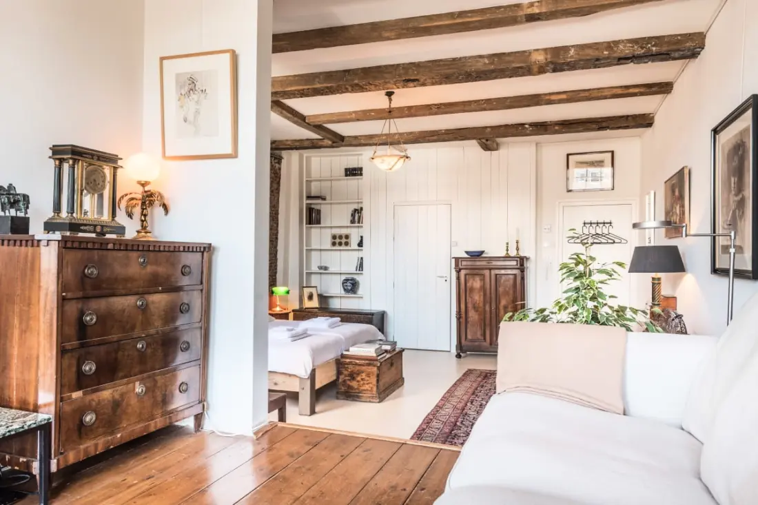 Classy Room 17th Century Canal House