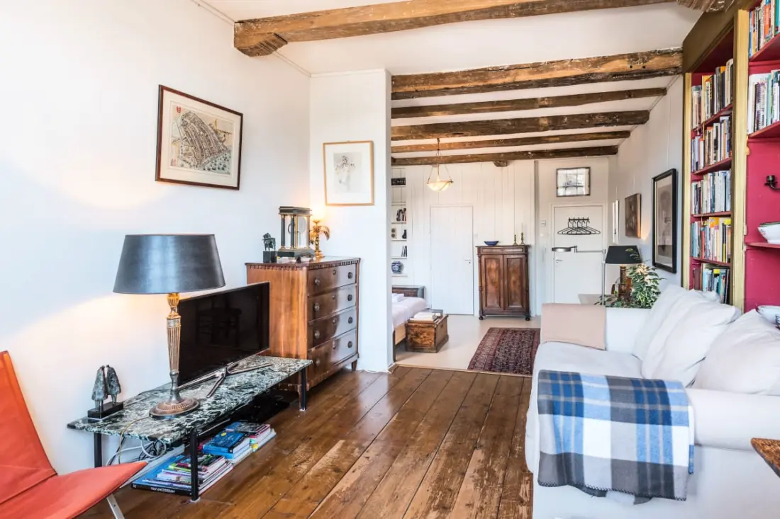 Classy Room 17th Century Canal House
