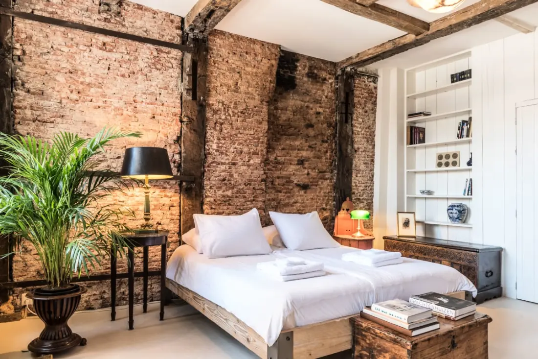 Classy Room 17th Century Canal House