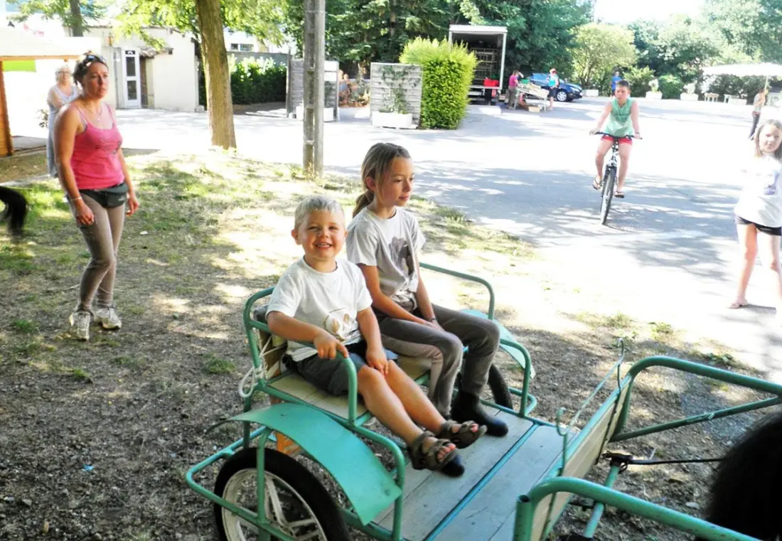 Flower CAMPING LES FAUVETTES 3 étoiles★★★