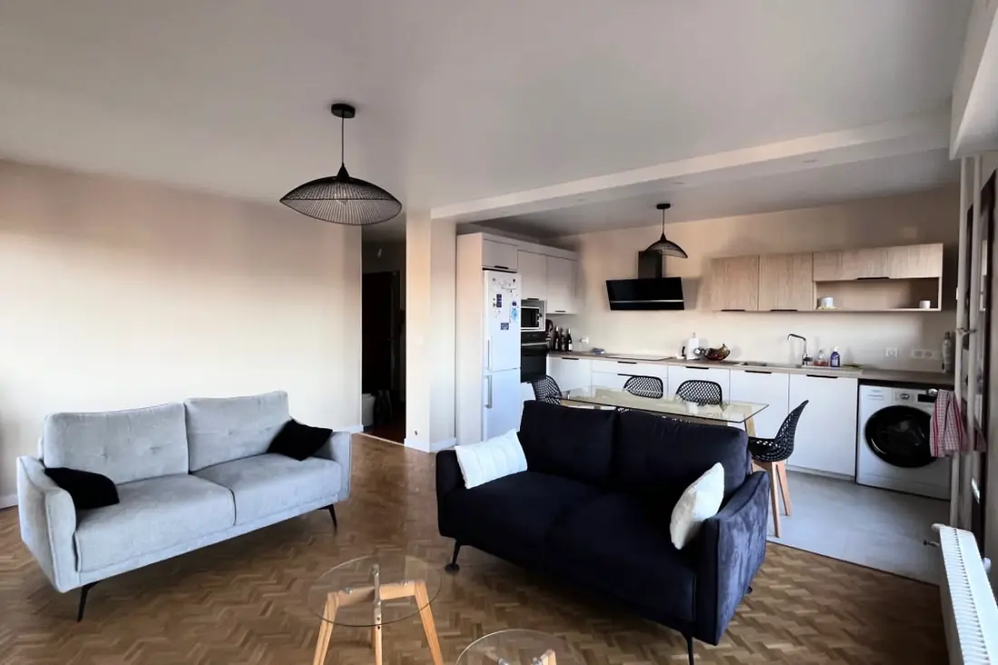 Appartement Lumineux Avec Balcon à Annecy