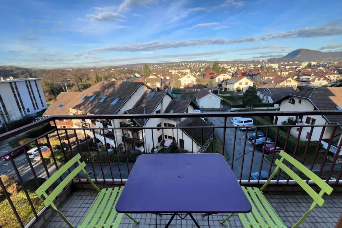 Appartement Lumineux Avec Balcon à Annecy