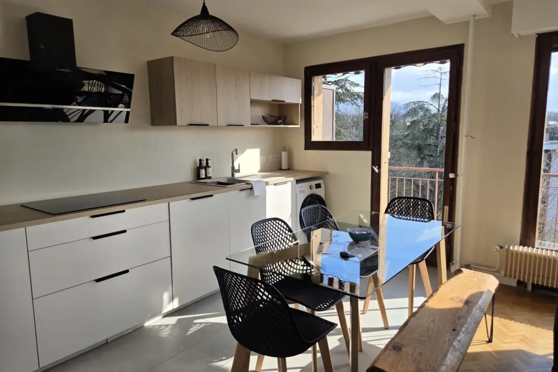 Appartement Lumineux Avec Balcon à Annecy