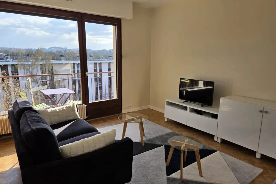 Appartement Lumineux Avec Balcon à Annecy