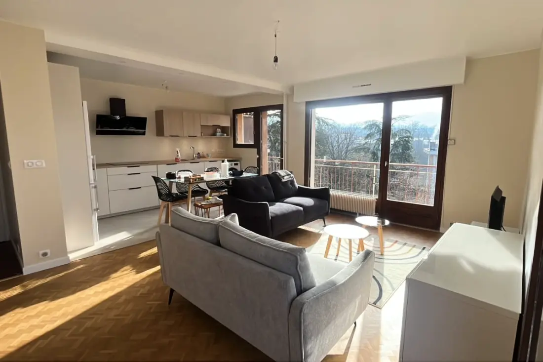 Appartement Lumineux Avec Balcon à Annecy