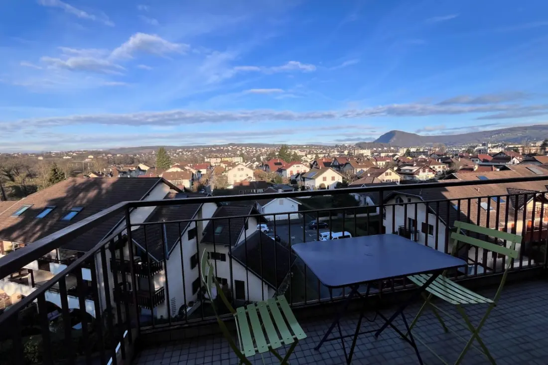 Appartement Lumineux Avec Balcon à Annecy
