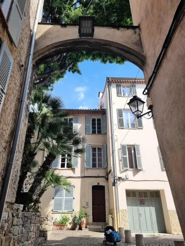 06an - Bel Appartement Au Cœur Du Vieil Antibes
