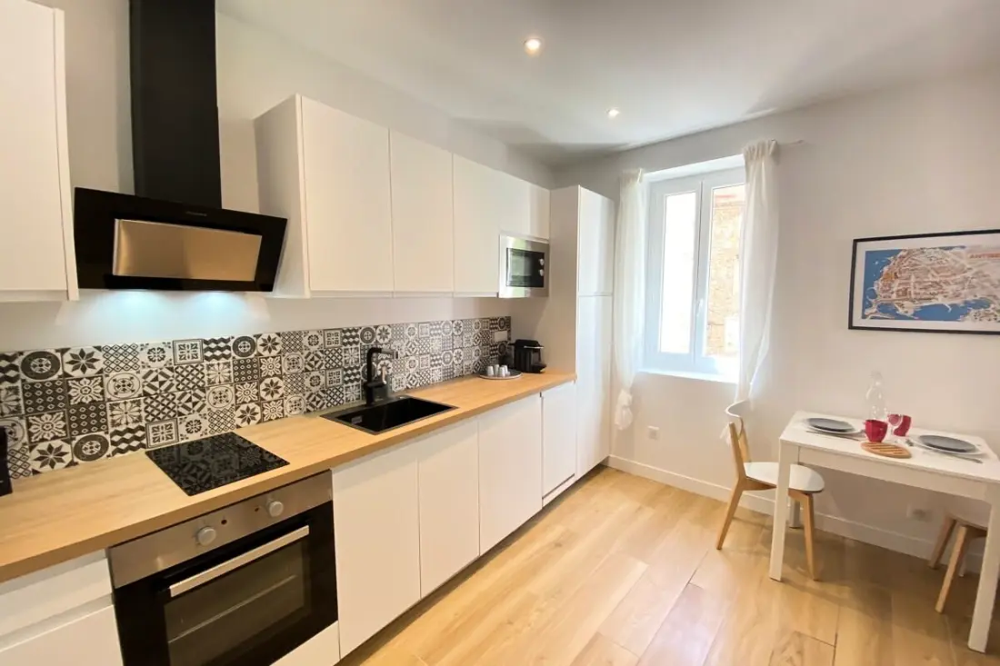 06an - Bel Appartement Au Cœur Du Vieil Antibes