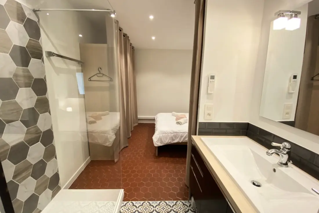 06cf : Bel Appartement Rénové Vieil Antibes
