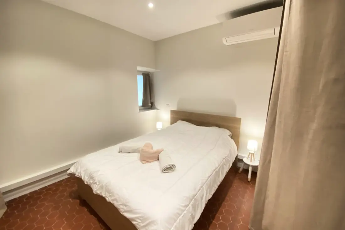 06cf : Bel Appartement Rénové Vieil Antibes