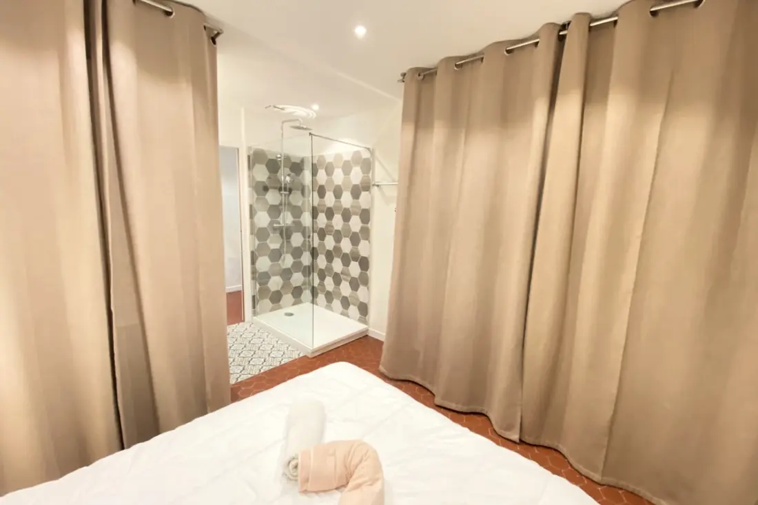 06cf : Bel Appartement Rénové Vieil Antibes