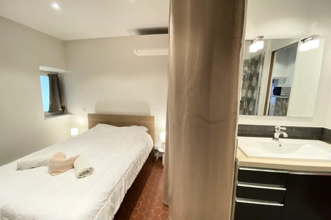 06cf : Bel Appartement Rénové Vieil Antibes