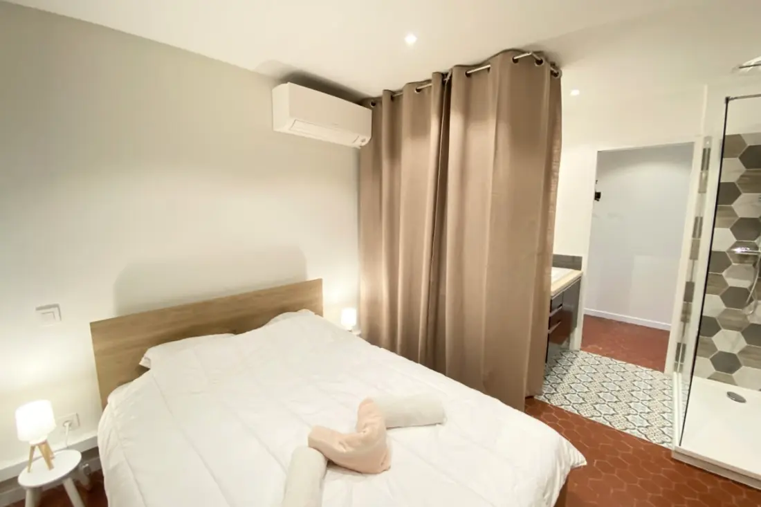 06cf : Bel Appartement Rénové Vieil Antibes