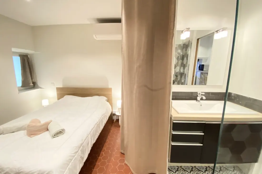 06cf : Bel Appartement Rénové Vieil Antibes