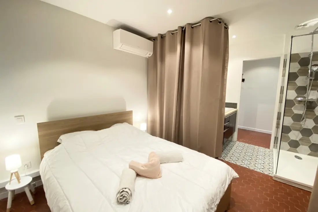 06cf : Bel Appartement Rénové Vieil Antibes