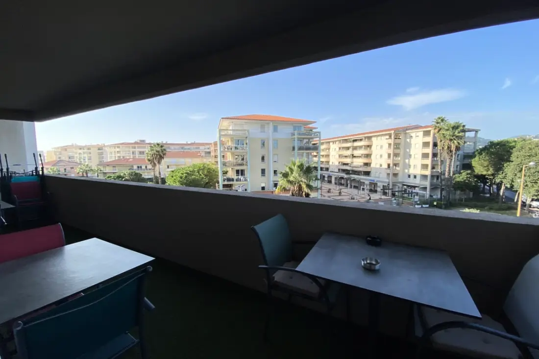 06ch : Beau T3 Avec Terrasse - 300m Parc Exflora