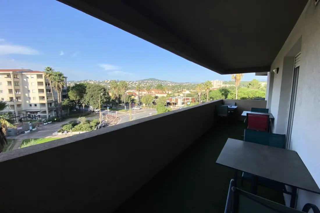 06ch : Beau T3 Avec Terrasse - 300m Parc Exflora
