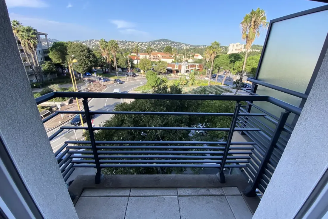 06ch : Beau T3 Avec Terrasse - 300m Parc Exflora