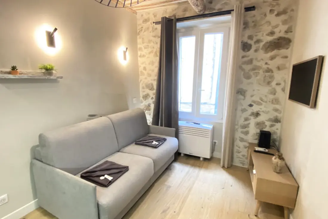 06ck : Studio Cosy Au Coeur Du Vieil Antibes