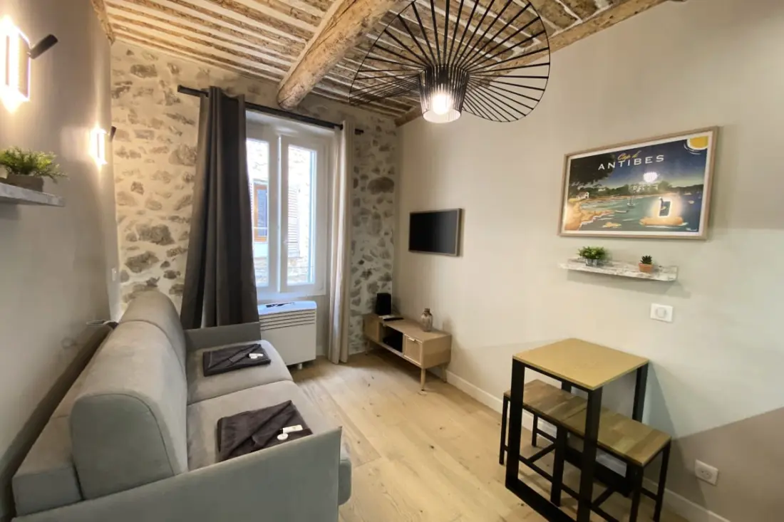06ck : Studio Cosy Au Coeur Du Vieil Antibes