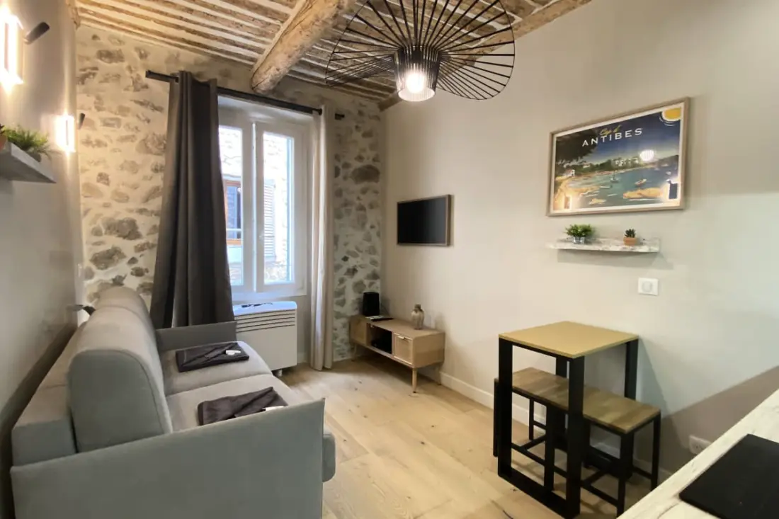 06ck : Studio Cosy Au Coeur Du Vieil Antibes