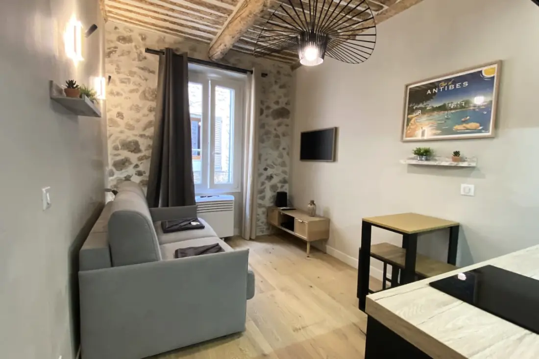 06ck : Studio Cosy Au Coeur Du Vieil Antibes