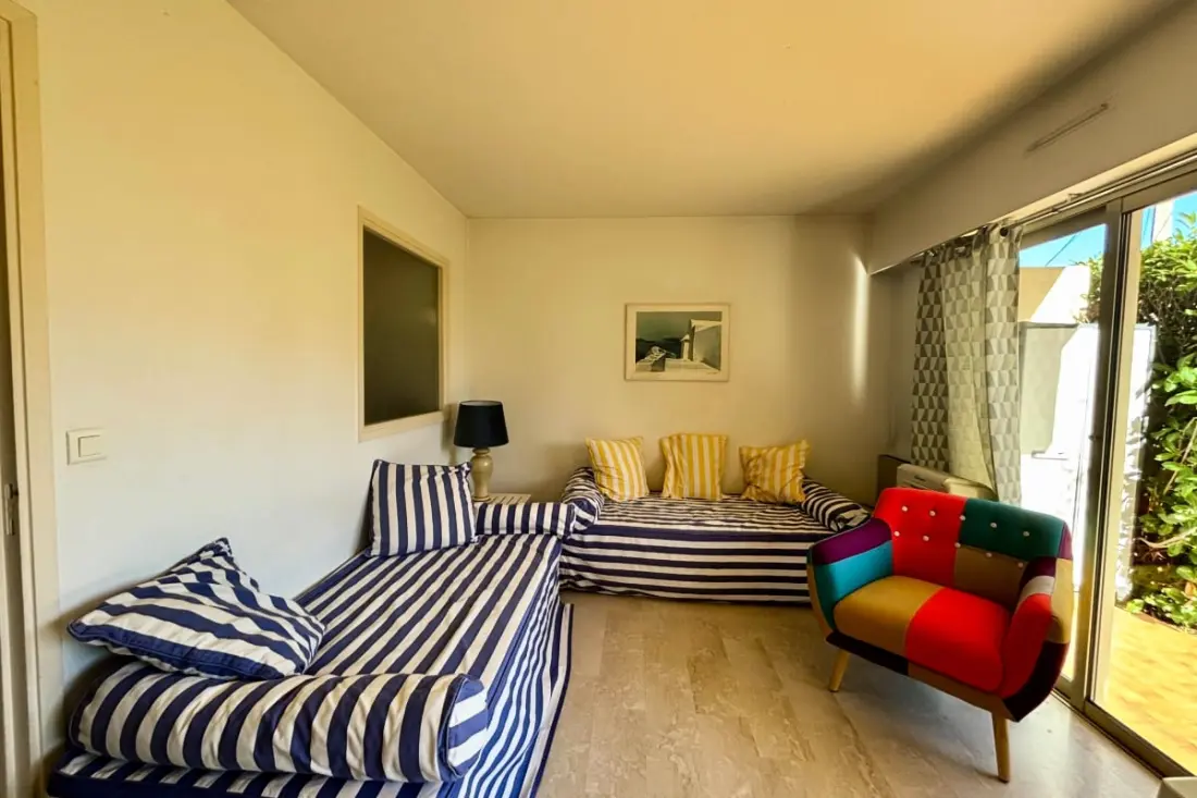 Appartement Charmant Avec Jardin à Antibes