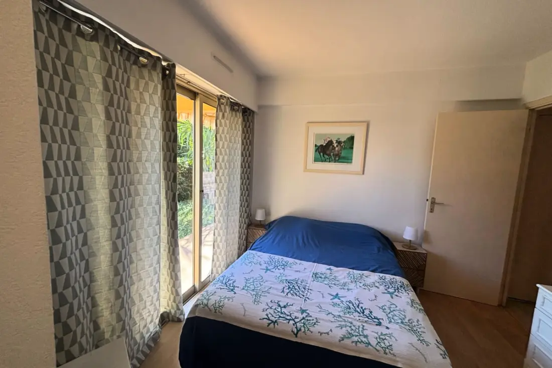 Appartement Charmant Avec Jardin à Antibes