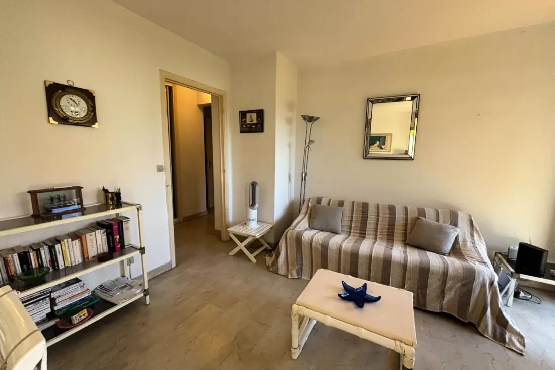 Appartement Charmant Avec Jardin à Antibes