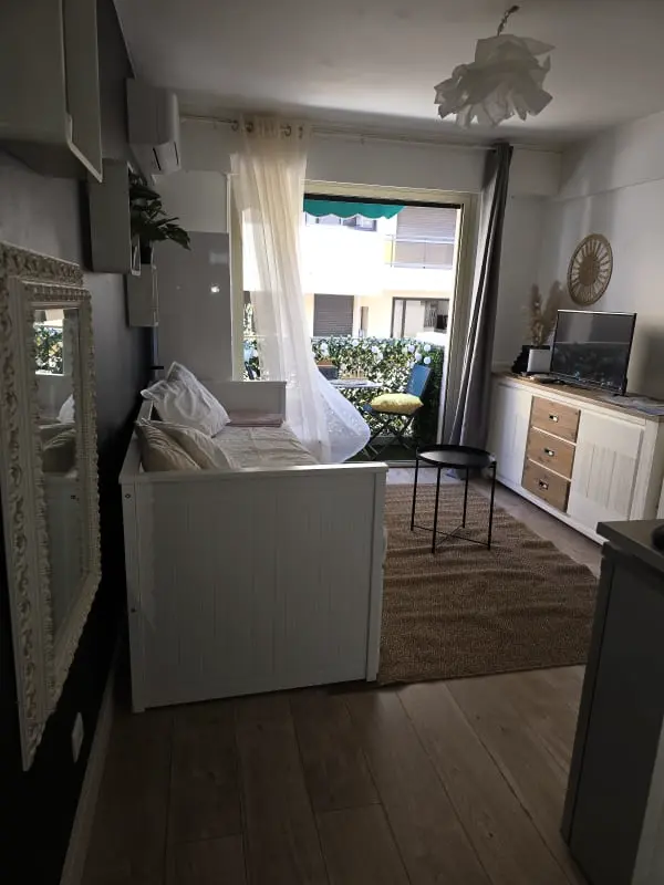 Charmant Studio Pour Deux Avec Balcon à Antibes.