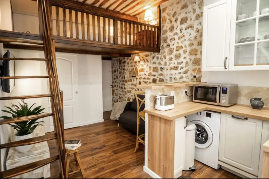 Joli Studio Climatisé - Vieil Antibes
