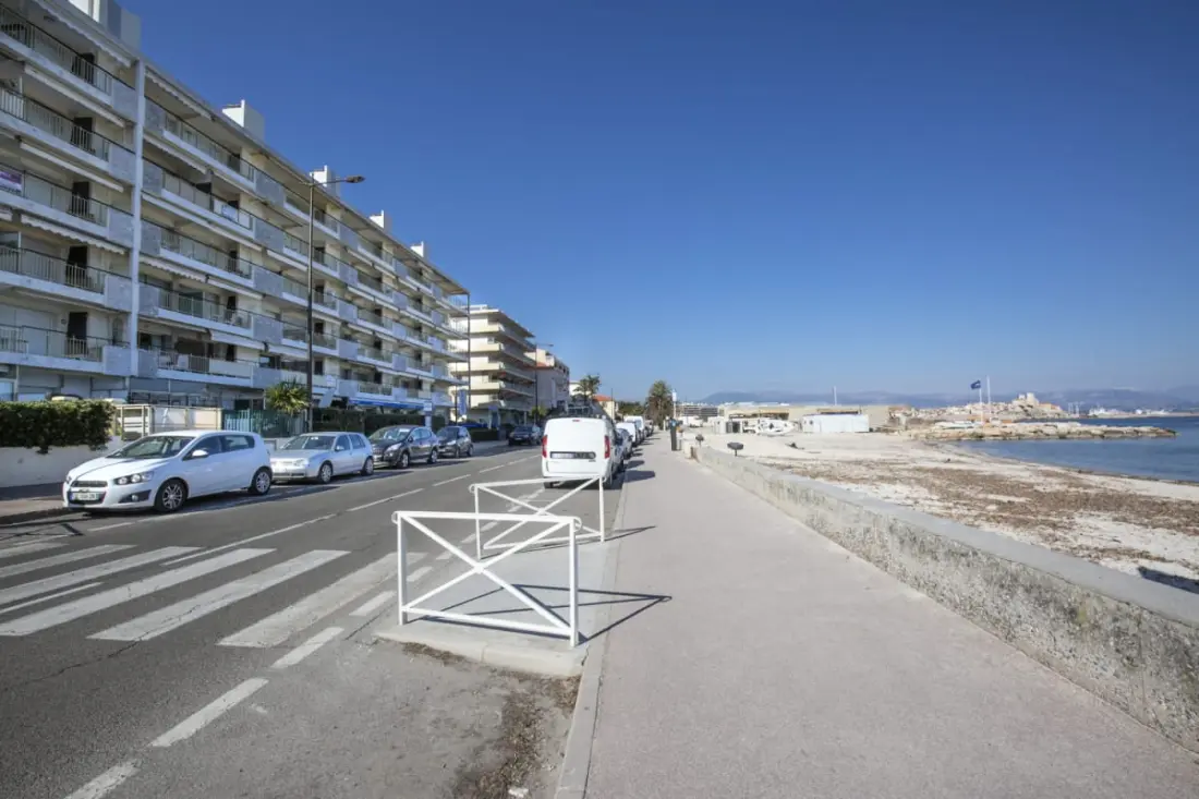 Résidence 2 Pièces Front De Mer à La Salis, Antibes, Avec Terrasse Et Parking
