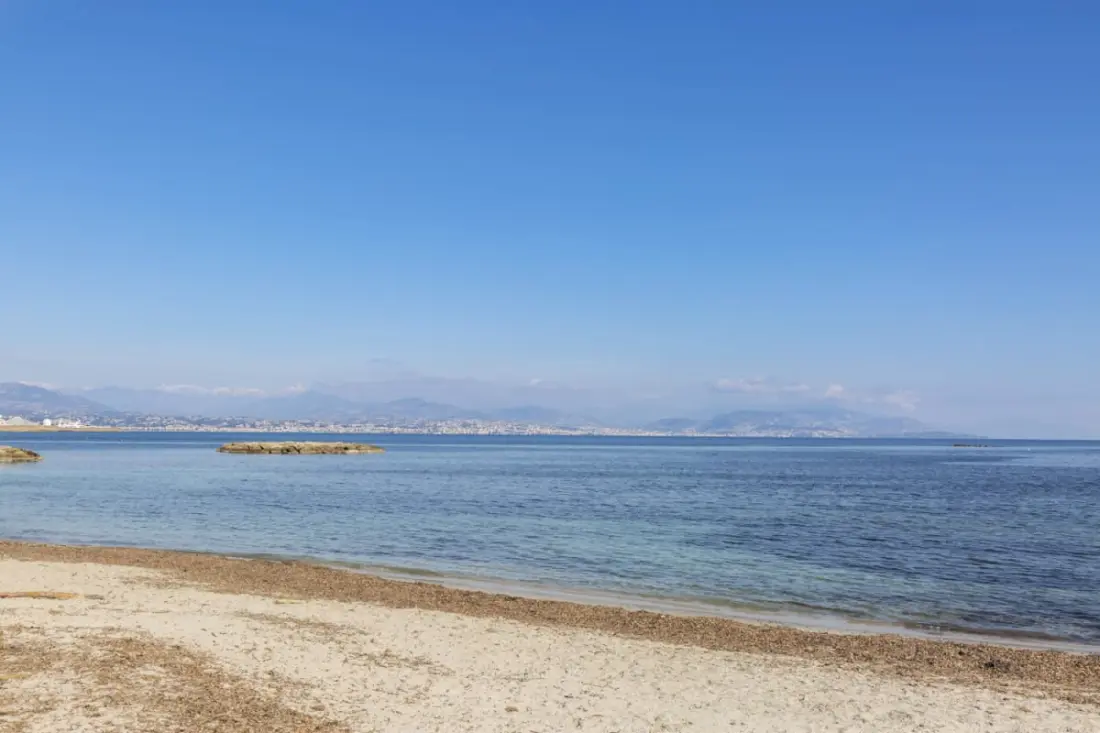 Résidence 2 Pièces Front De Mer à La Salis, Antibes, Avec Terrasse Et Parking