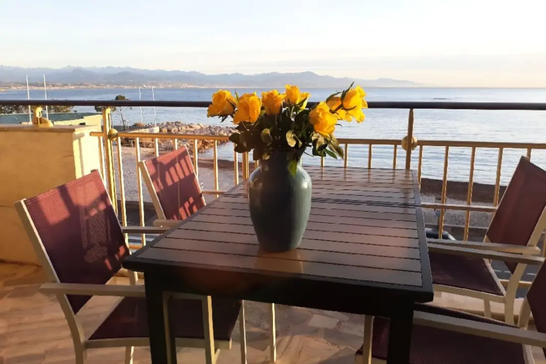 Résidence 2 Pièces Front De Mer à La Salis, Antibes, Avec Terrasse Et Parking