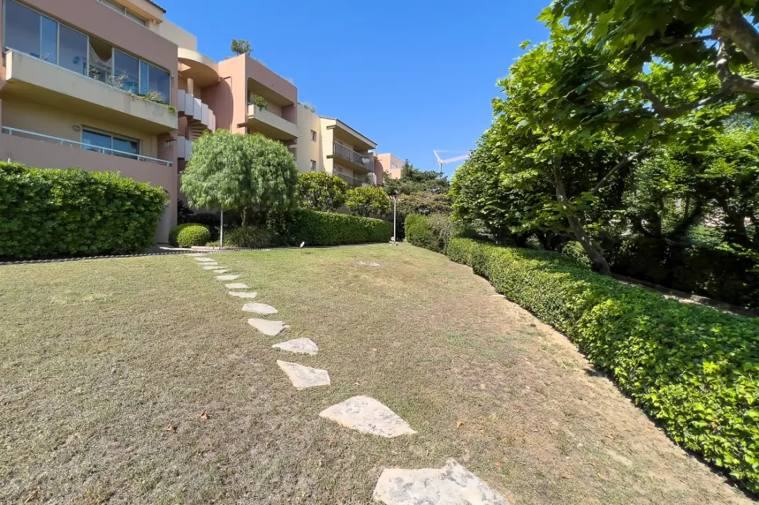 La Badine Appartement Airco Piscine  Pour 4 By Sunset