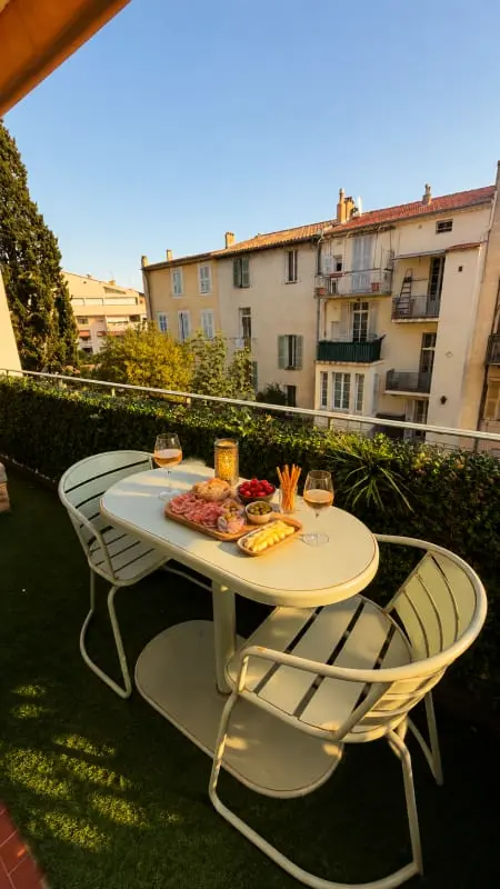 Résidence Appartement Lumineux Au Cœur Du Vieil Antibes Avec Balcons