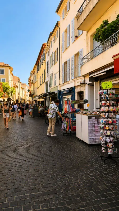 Résidence Appartement Lumineux Au Cœur Du Vieil Antibes Avec Balcons