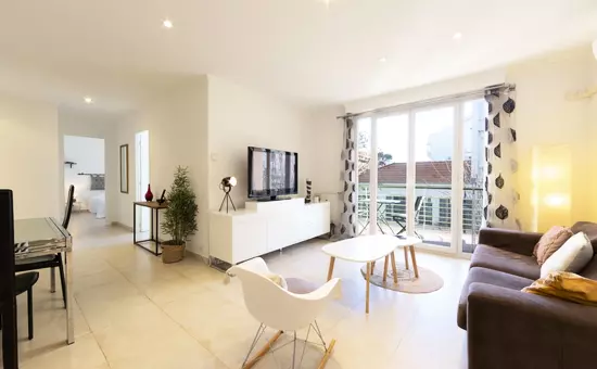 Résidence Centre D'antibes, 3 Pièces Rénové Avec Terrasse, Climatisation