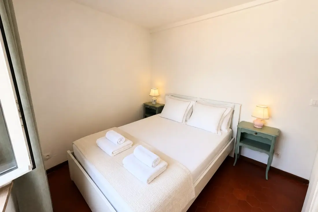 Résidence Charmant Appartement Traversant – Vieil Antibes