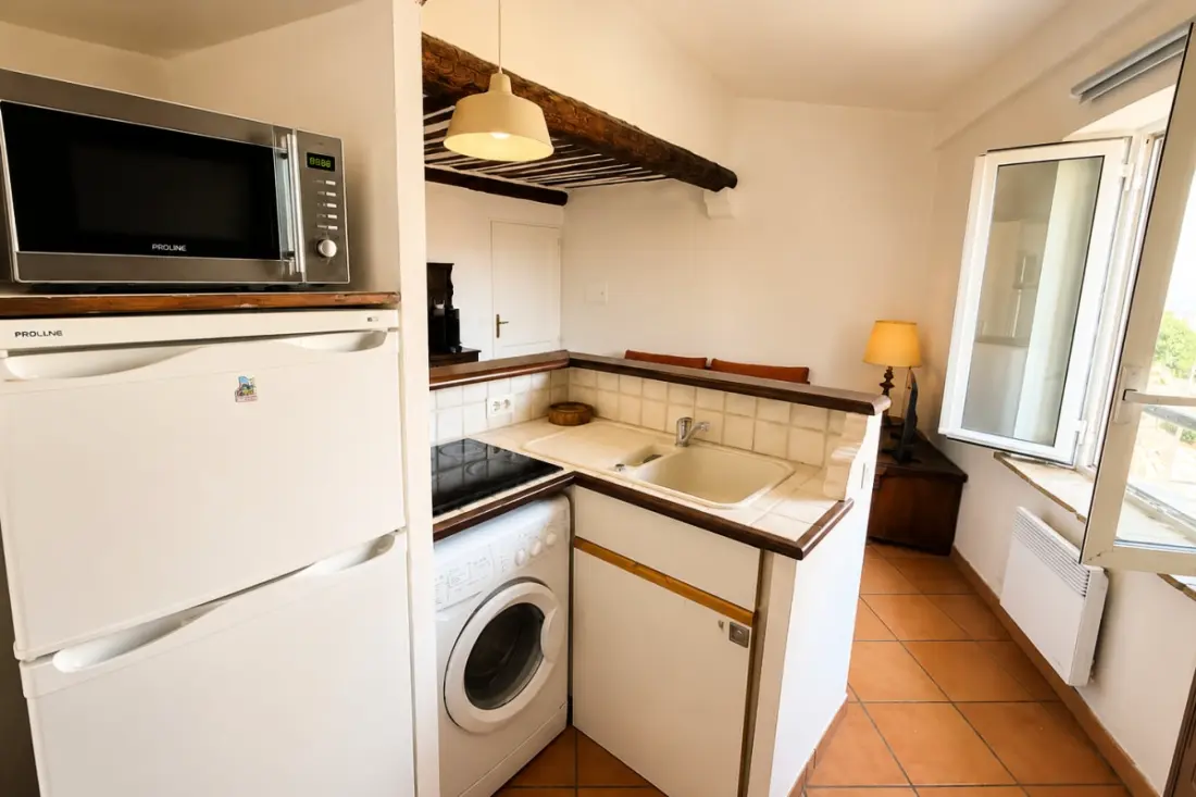 Résidence Charmant Appartement Traversant – Vieil Antibes