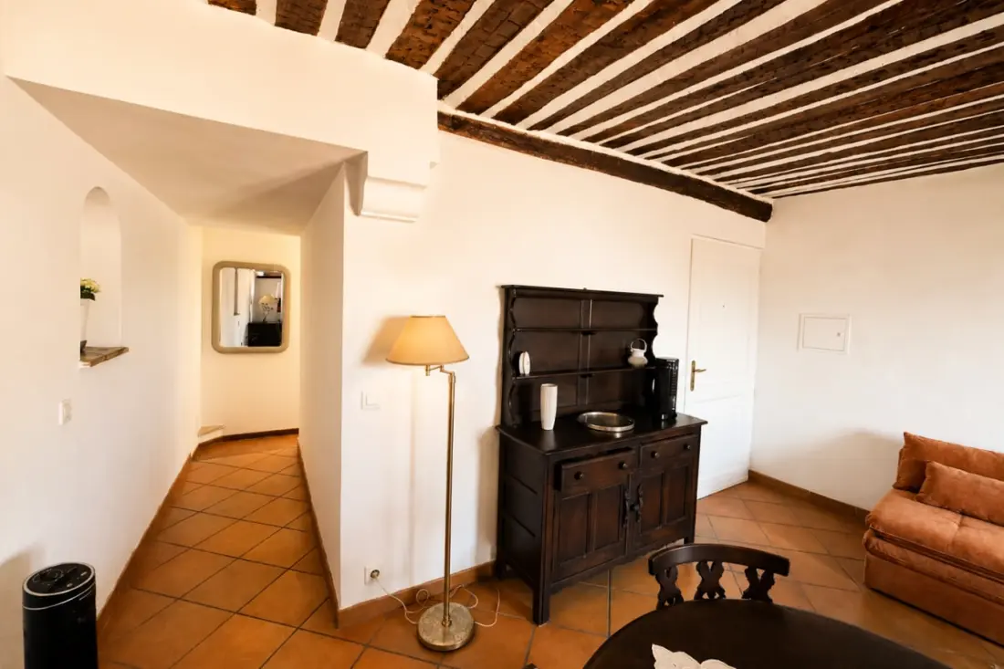 Résidence Charmant Appartement Traversant – Vieil Antibes
