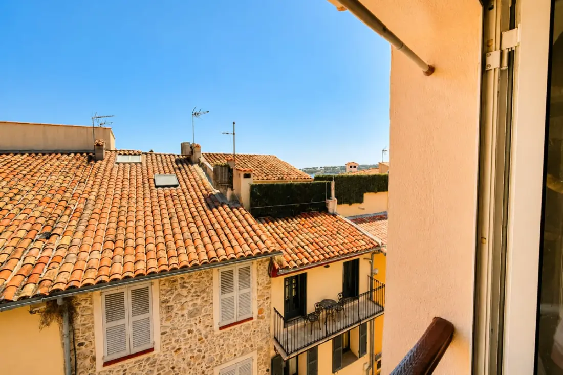 Résidence Charmant Appartement Traversant – Vieil Antibes