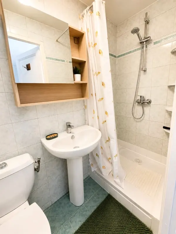 Résidence Charmant Appartement Traversant – Vieil Antibes