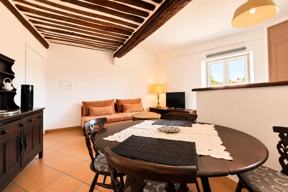 Résidence Charmant Appartement Traversant – Vieil Antibes