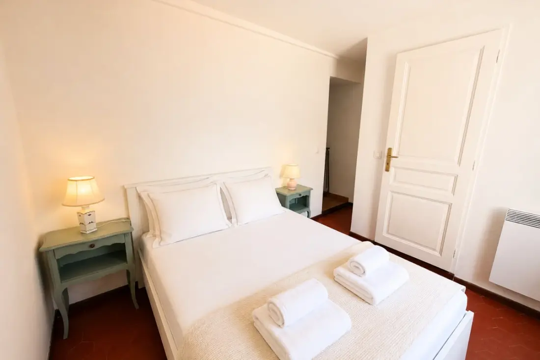 Résidence Charmant Appartement Traversant – Vieil Antibes