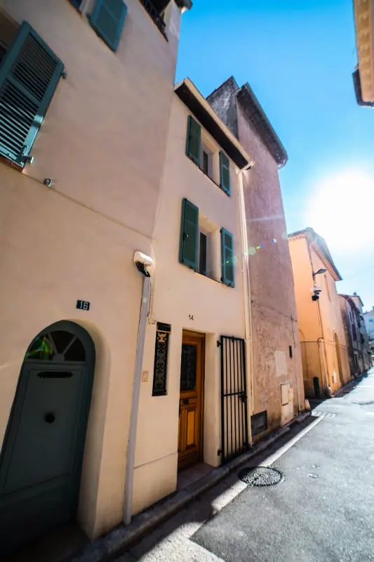 Résidence Charmante Maisonnette Entièrement Rénovée Dans La Vieille Ville D'antibes