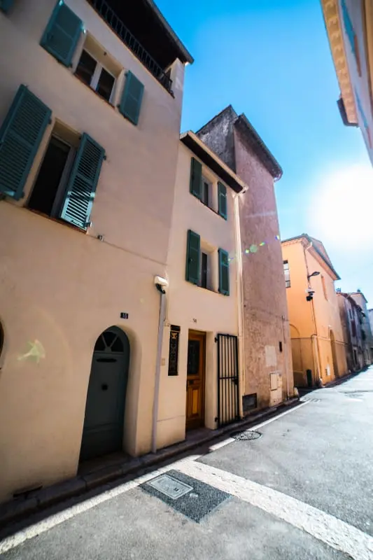 Résidence Charmante Maisonnette Entièrement Rénovée Dans La Vieille Ville D'antibes
