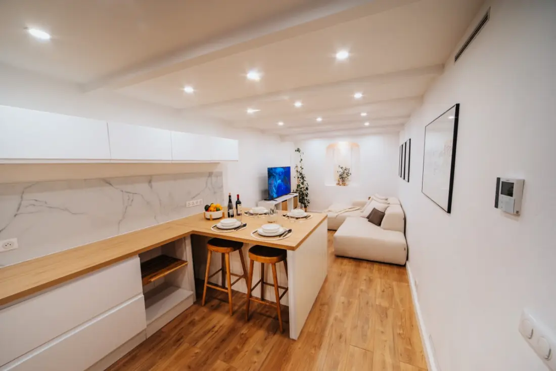 Résidence Charmante Maisonnette Entièrement Rénovée Dans La Vieille Ville D'antibes