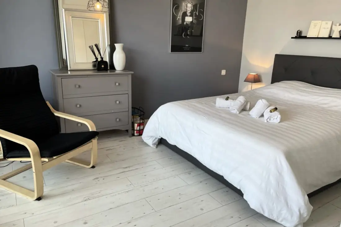 Résidence Deux Pièces Spacieux Place De Gaulle Centre-ville D'antibes Avec Extérieur