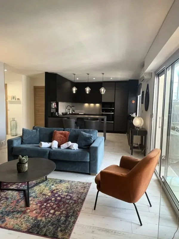 Résidence Deux Pièces Spacieux Place De Gaulle Centre-ville D'antibes Avec Extérieur